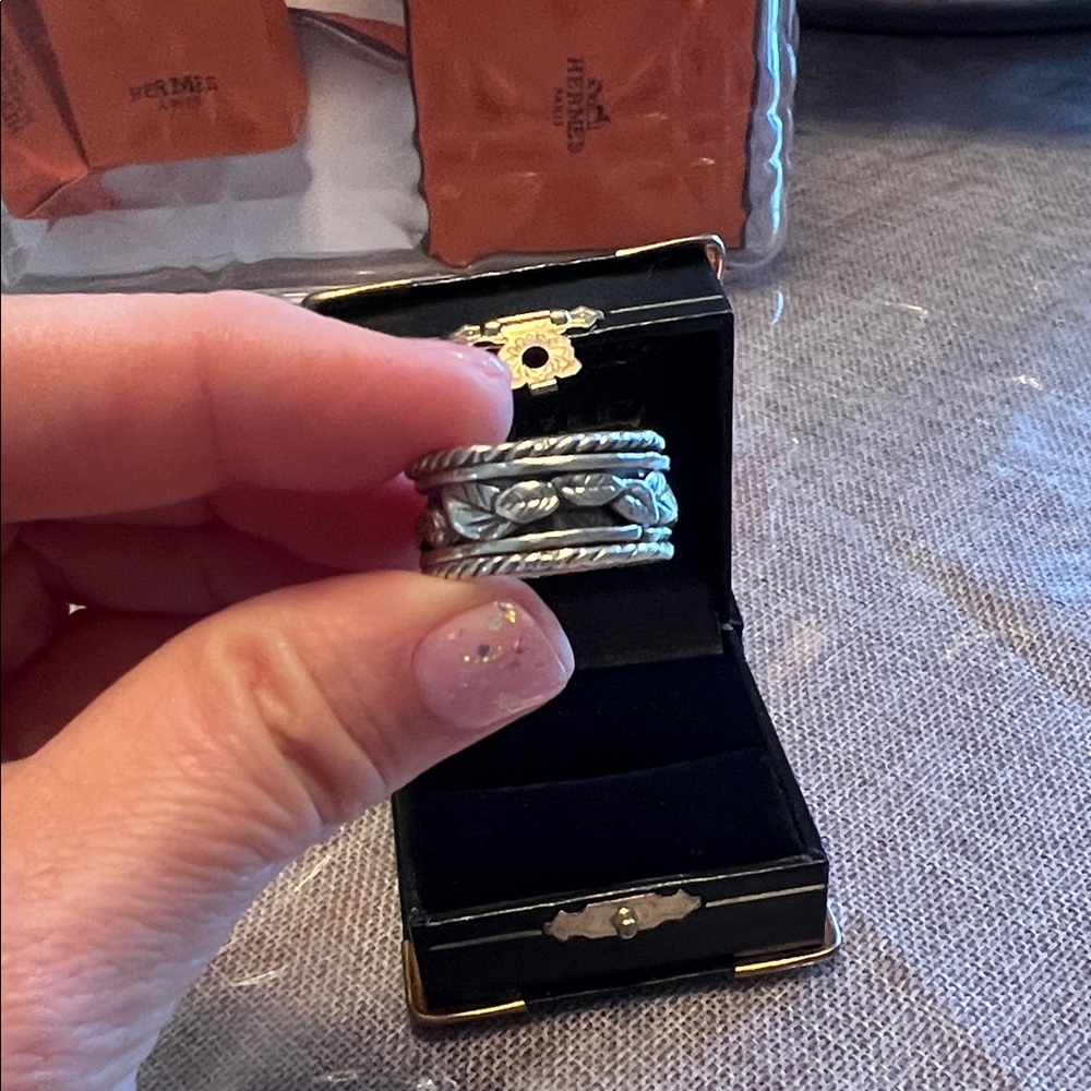 Sterling Silver Leaf-Accent Band Ring - Silver and gold . Beautifully hand made